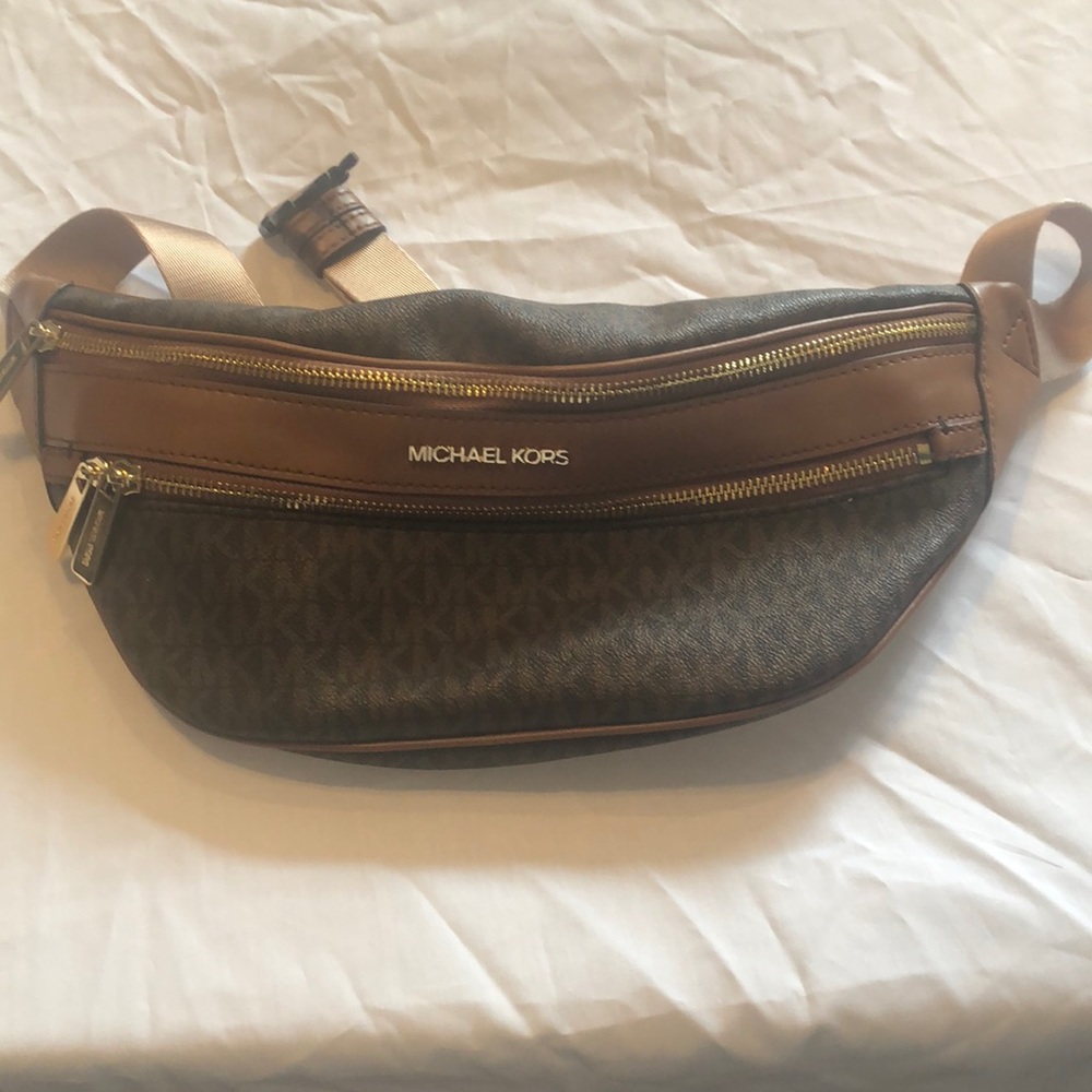 Michael Kors Fanny pack size 14 x7 x2